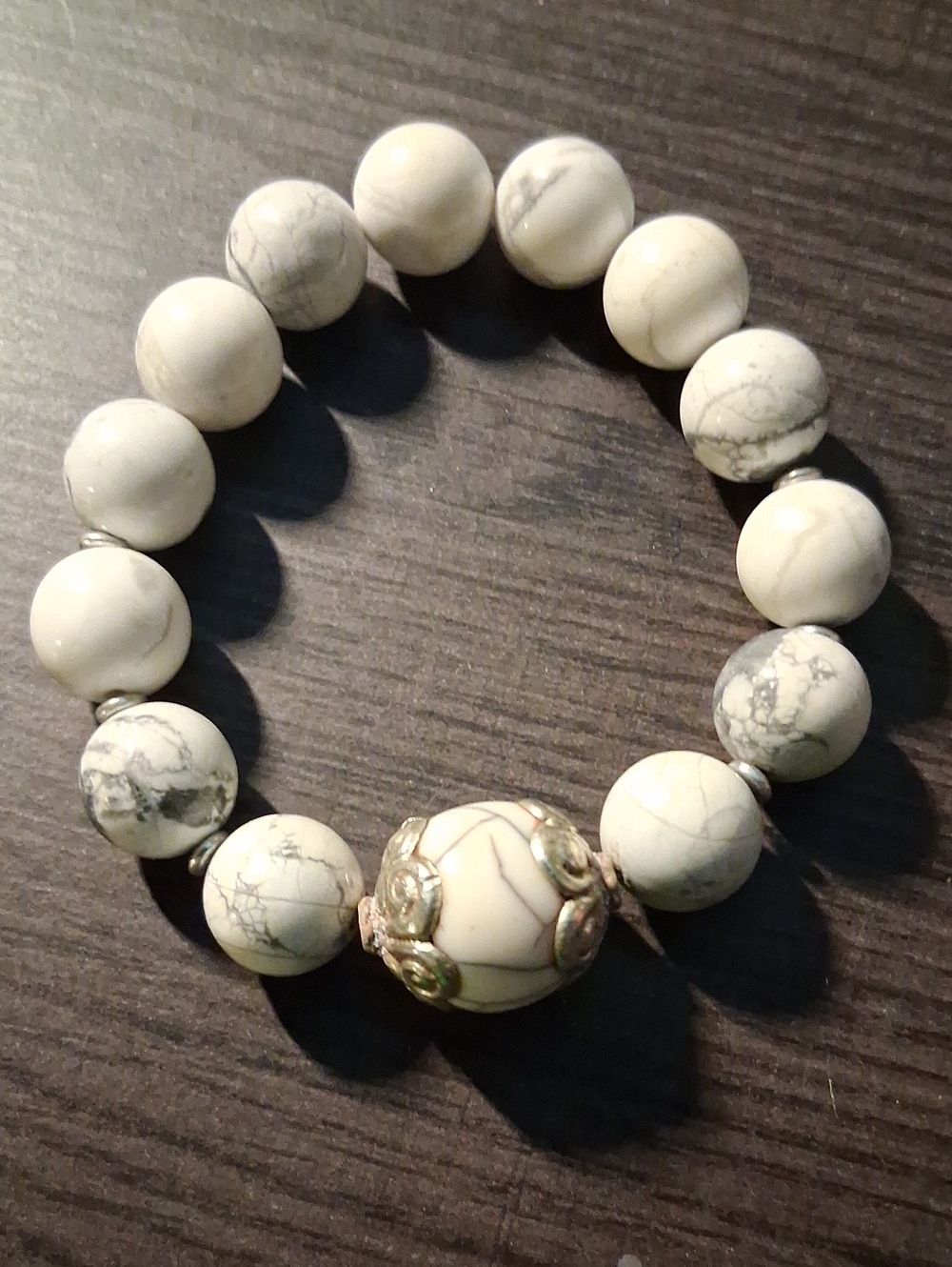 Source Unknown White Howlite Stretch Bracelet with Decorative Focal Bead